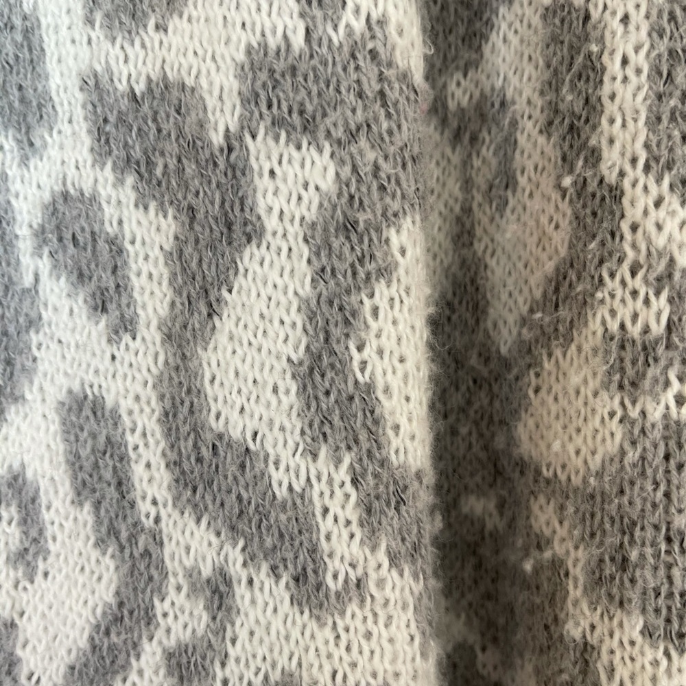 Cardigan - Picture 2 of 8